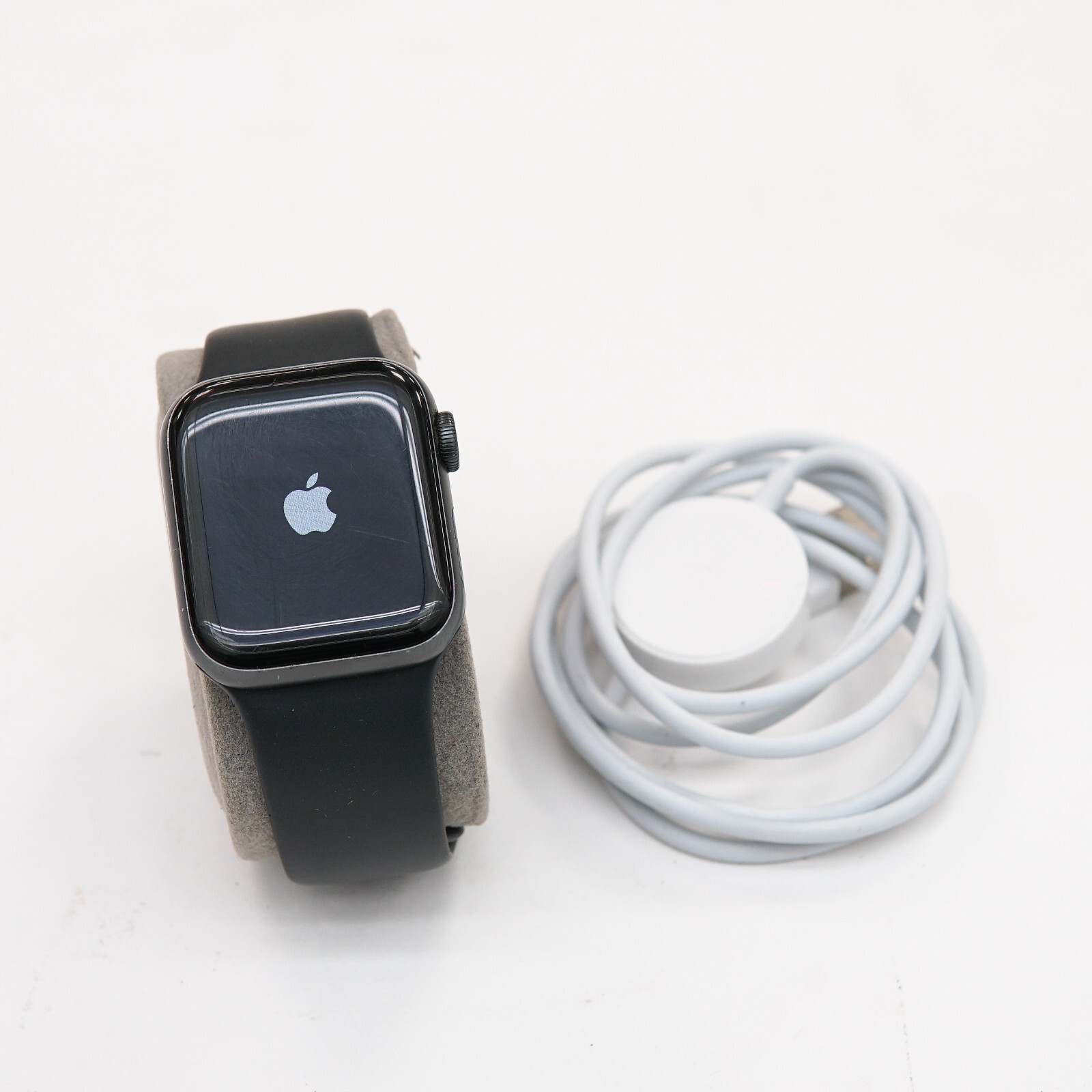 Apple Watch Series 5 A2092 – Black 40mm iCloud/Account L0cked AS IS (w/ Charg3r)
