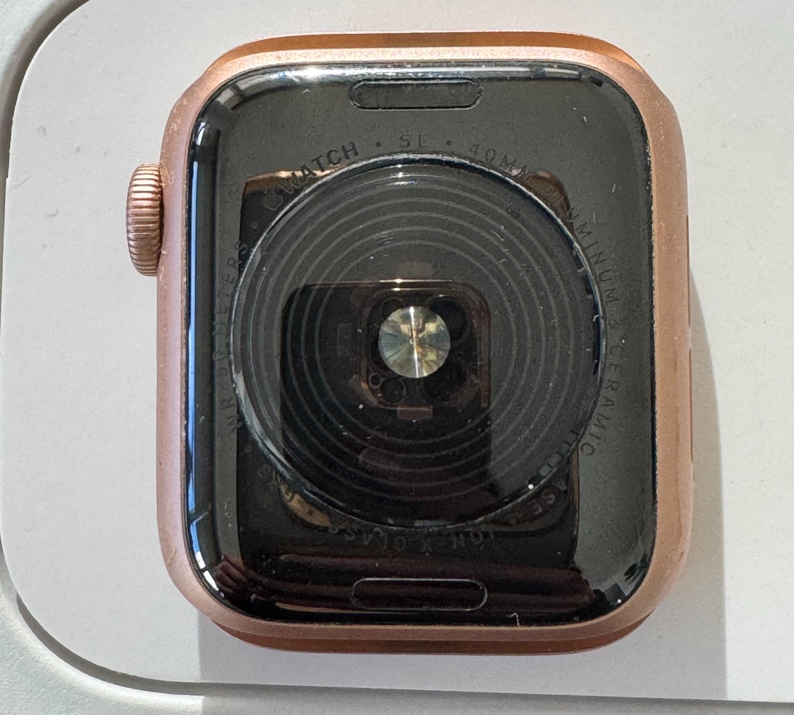Apple Watch SE 40mm Gold Aluminum Case w Pink Sand Sport Band (MYDN2LL/A)
