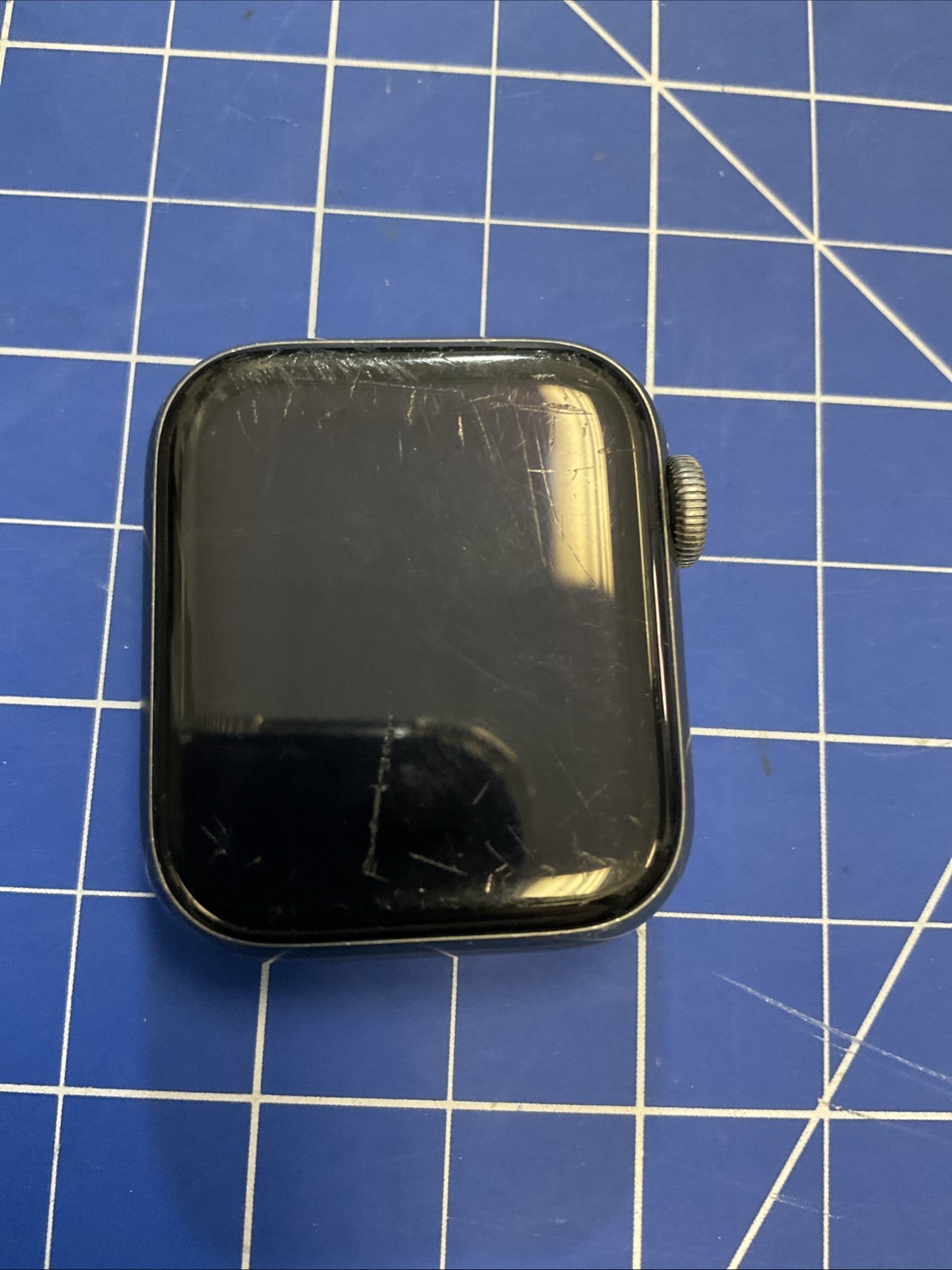 Apple Watch Series 6 40mm Space Gray Aluminum Case with Black Sport Band E422