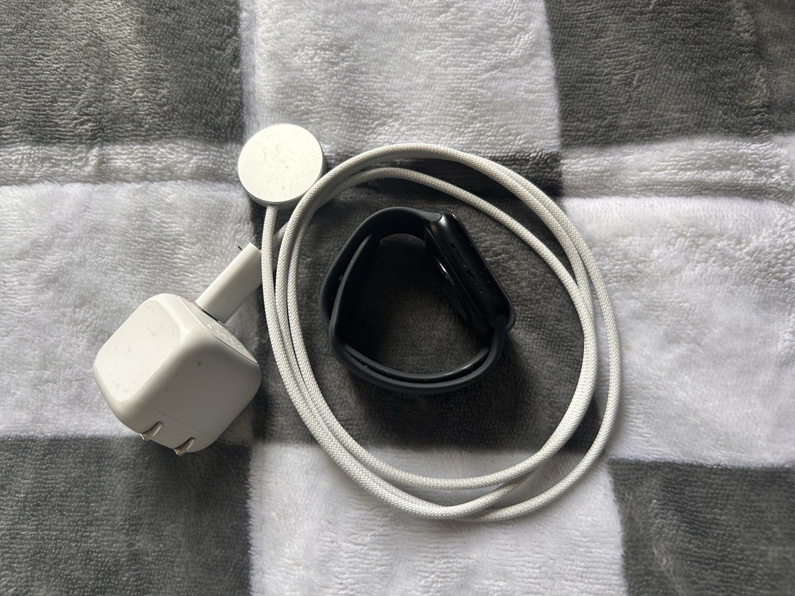 Apple Watch SE 3, 40mm 32GB GPS-enabled Black/Silver Band