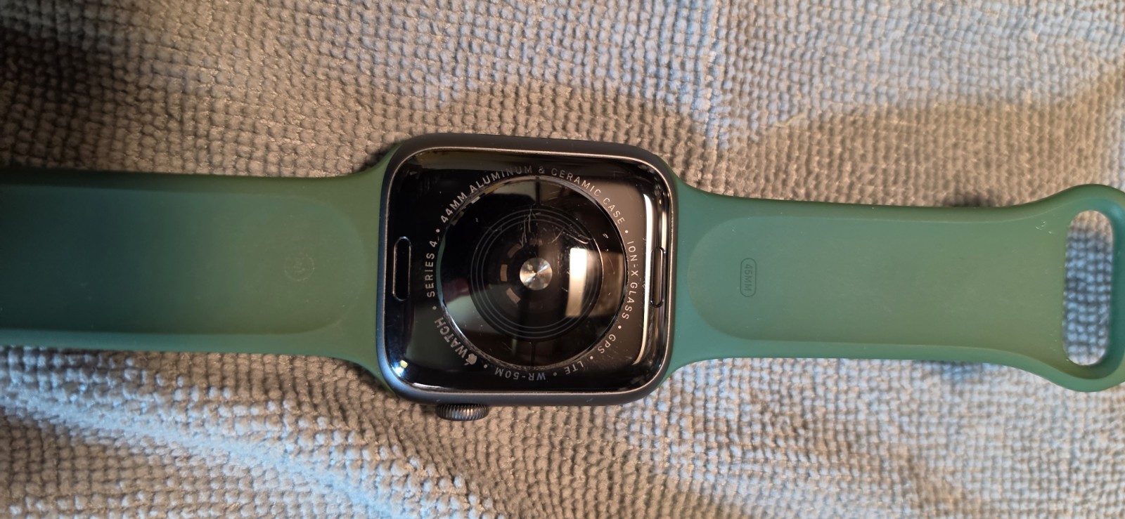 Apple Watch Series 4 44mm Black Aluminum GPS Wi-Fi Green Silicone Band 16GB