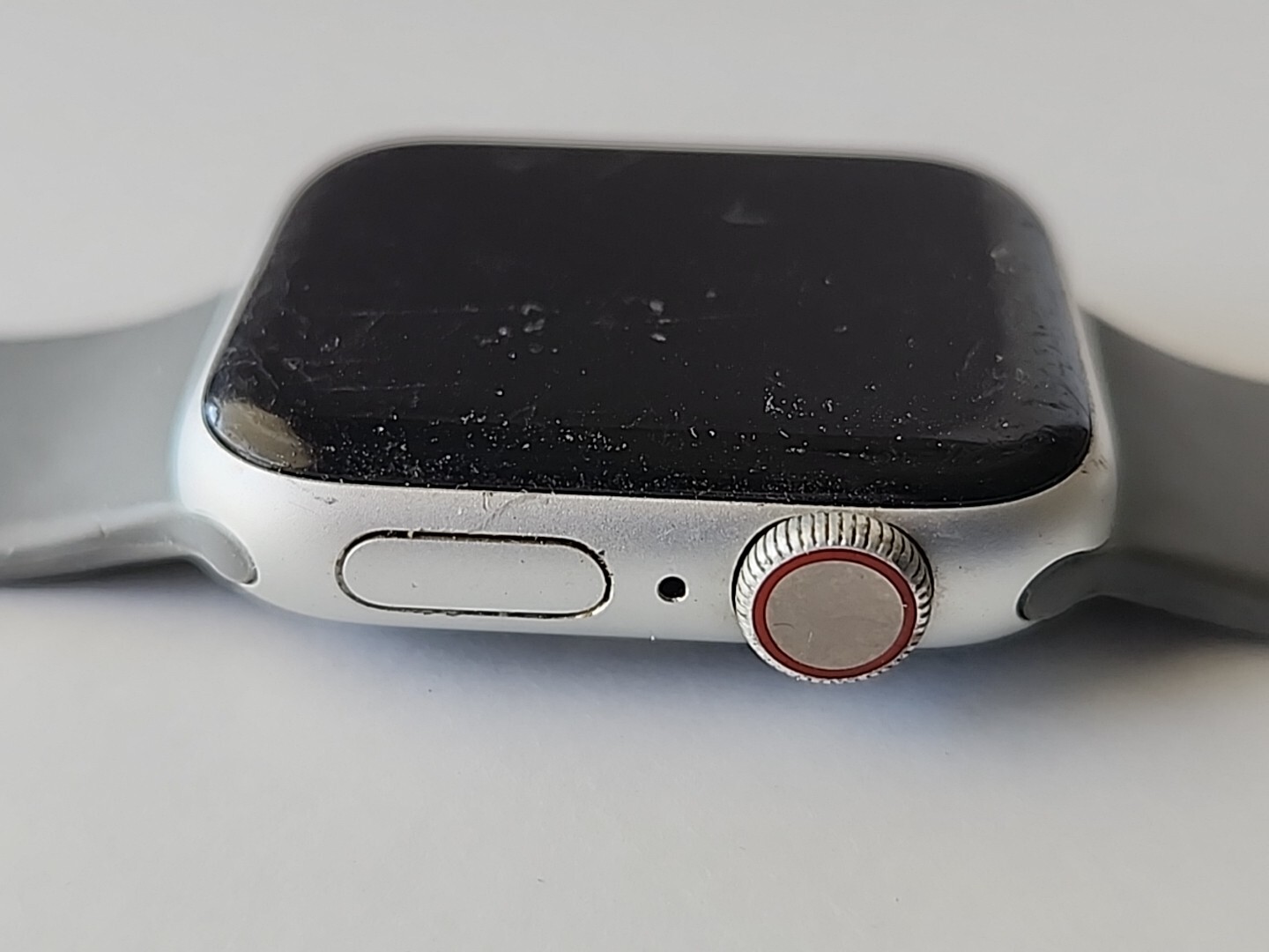 Apple Watch Series 4 (40mm) Aluminum/Ceramic Case GPS LTE WR 50m * UNLOCKED *