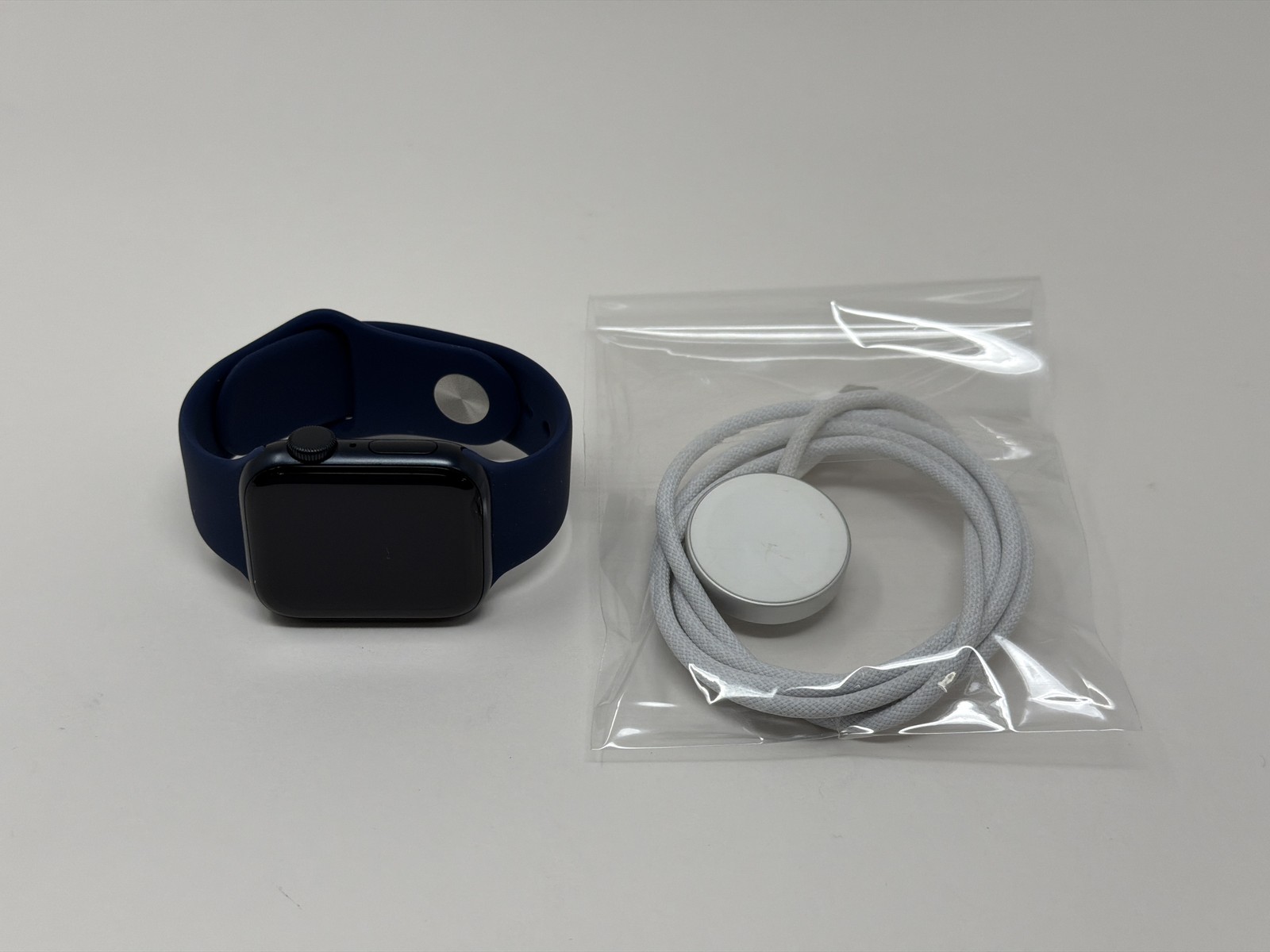 Apple Watch SE 3rd Gen 40mm Midnight Aluminum Black Sport Band GPS Very Good