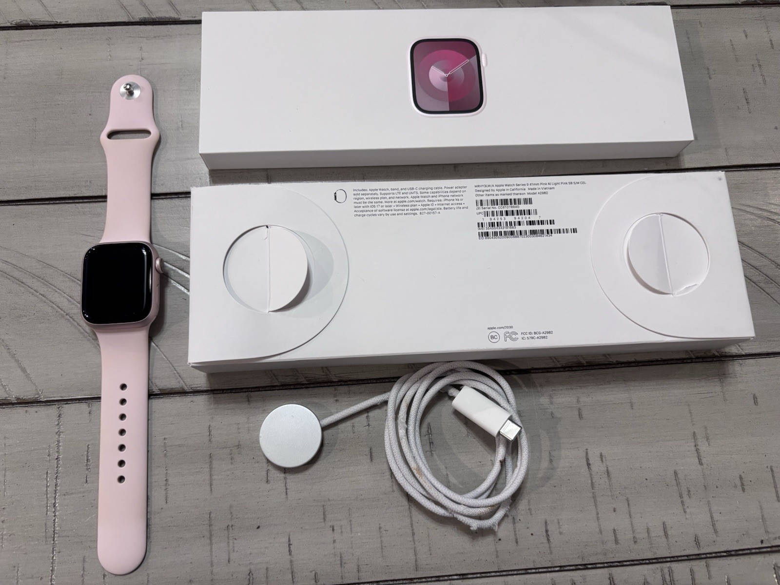 Apple Watch Series 9 – Light Pink, S/M (GPS+Cellular) 41 mm Pre-owned
