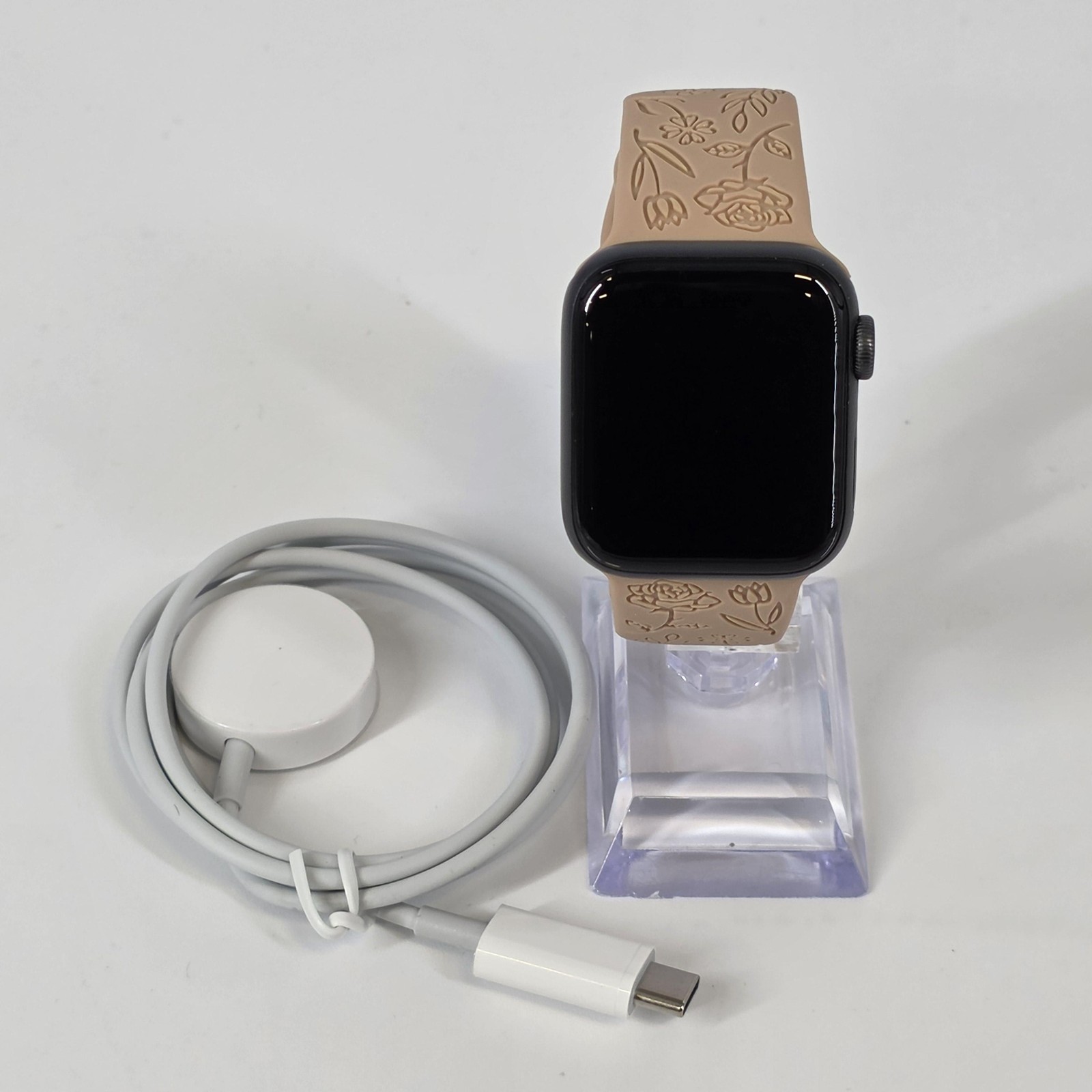 Apple Watch (Series 6) 40mm Space Black Aluminum (LTE) w/ Cream Sport – Good