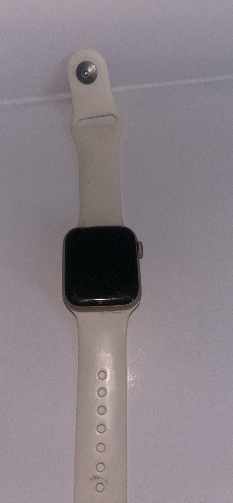 Apple Watch SE (1st Generation) 40mm Gold Aluminum Case with Starlight