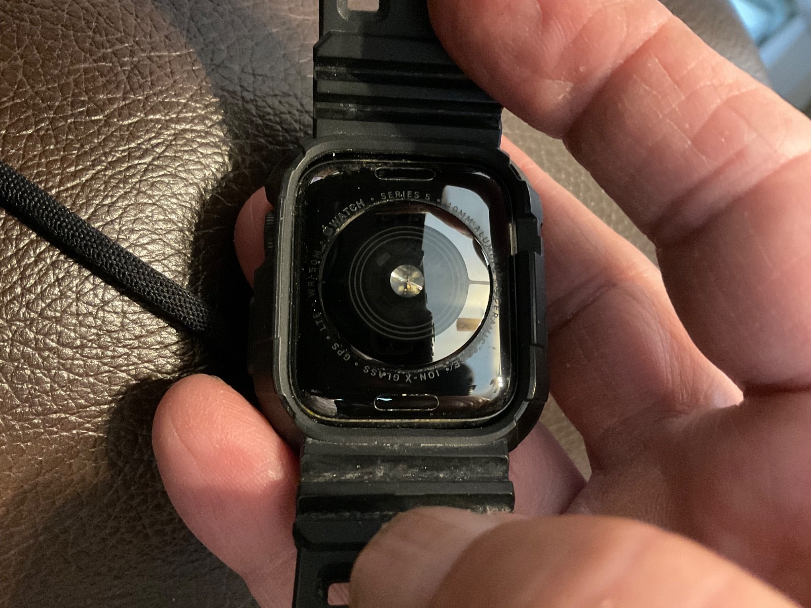 apple watch series 5 40mm charges turns on works selling as is watch only