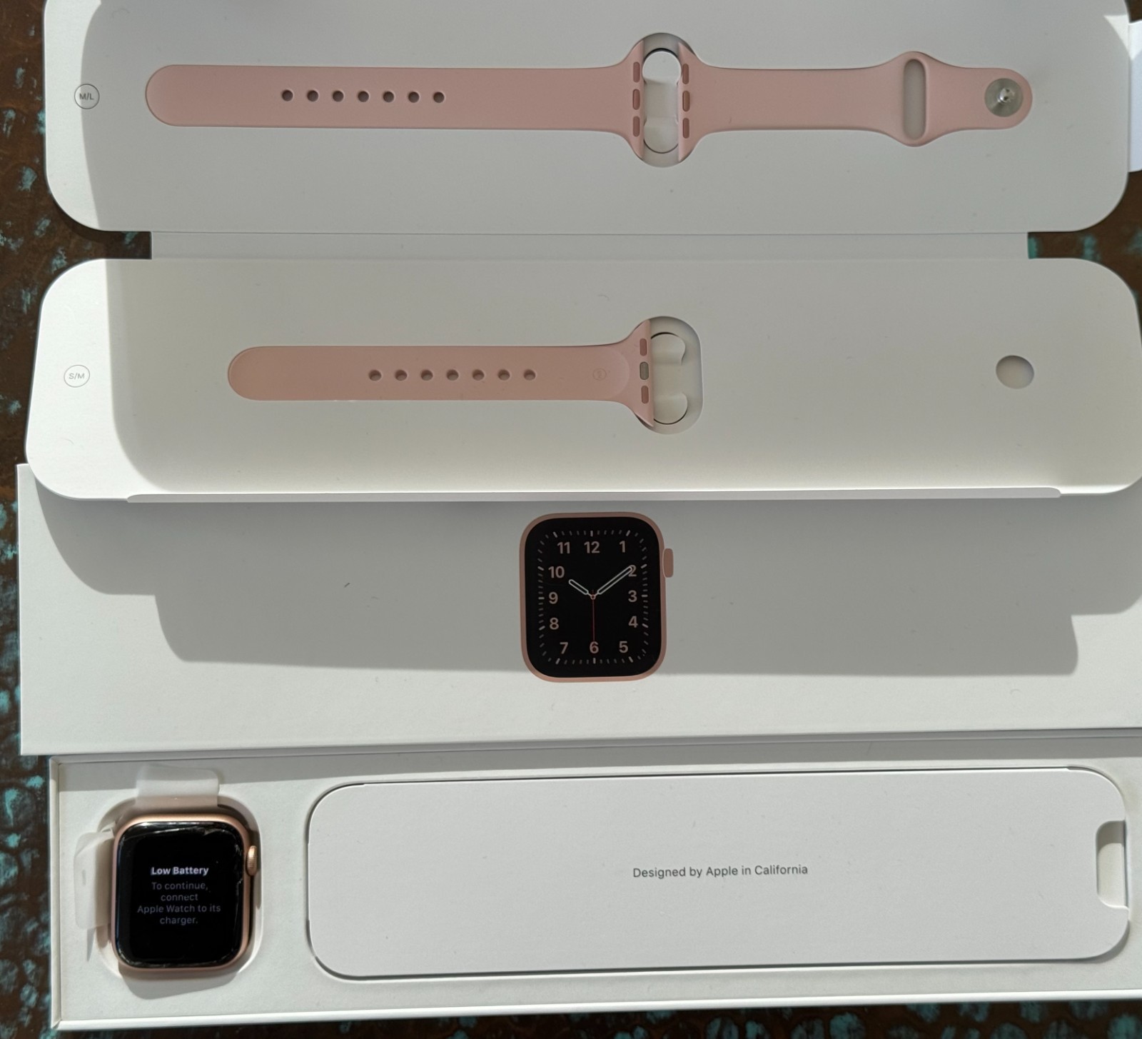 Apple Watch SE 40mm Gold Aluminum Case w Pink Sand Sport Band (MYDN2LL/A)