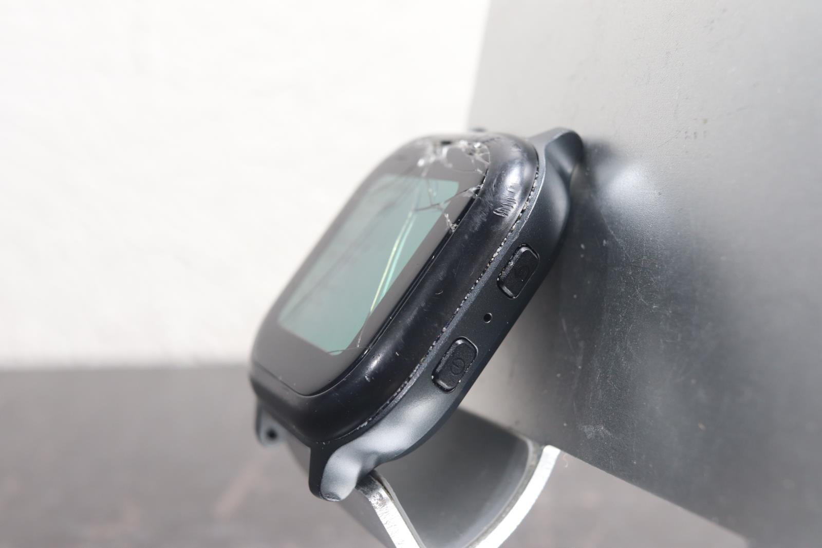 Kid’s Gabb Watch Model ZW21 With Tracking Screen Cracked