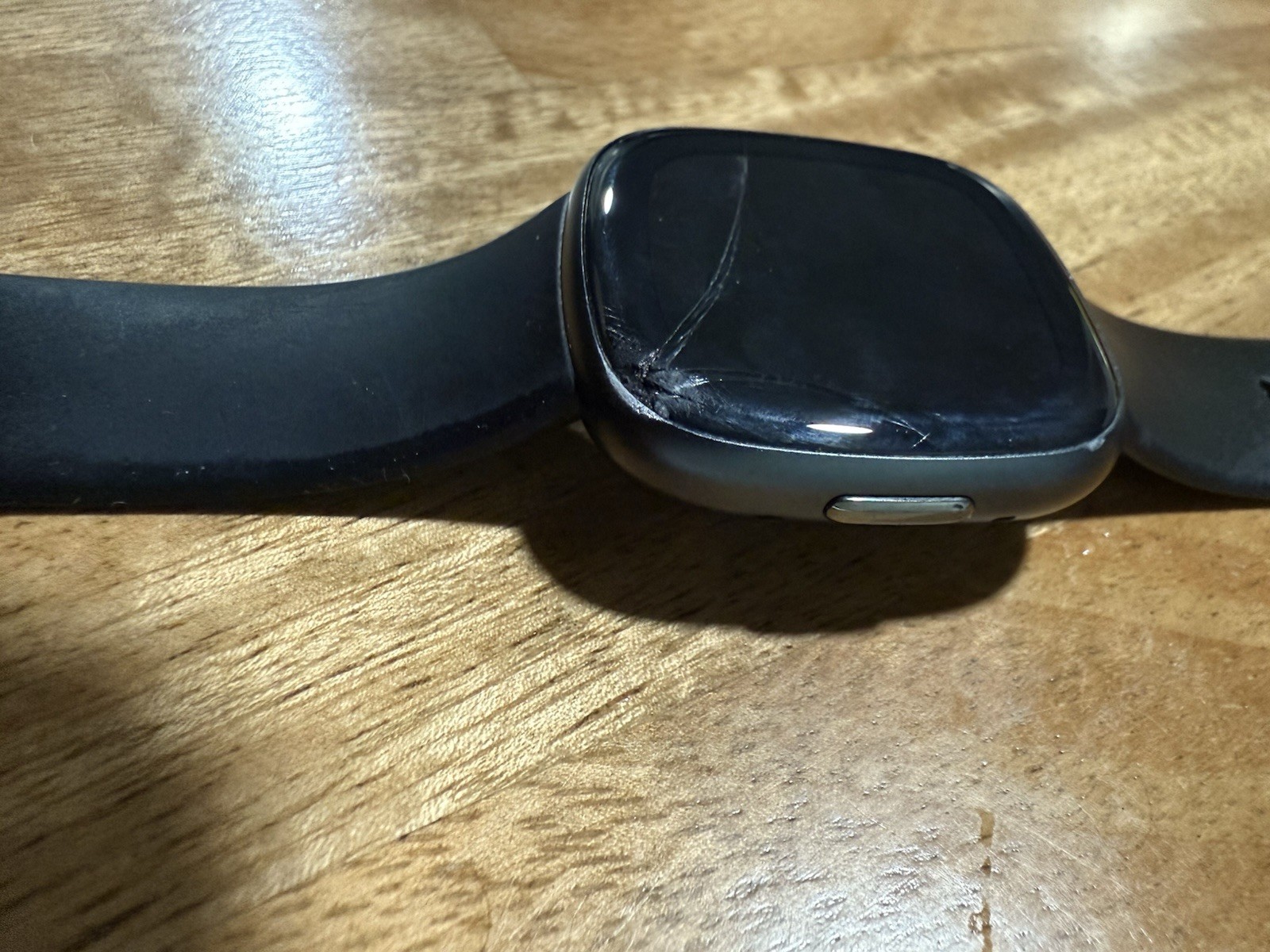 USED BLACK SCREEN Fitbit Versa 4 Fitness Smartwatch Bundle -Graphite VIEW IMAGES