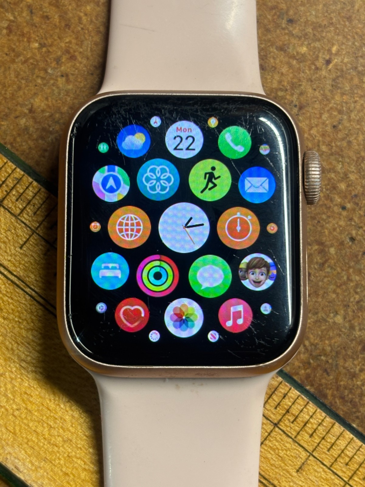 PINK APPLE WATCH SE 1st Gen A2353 40mm Watch Works 32gb GPS LTE NO CHARGE