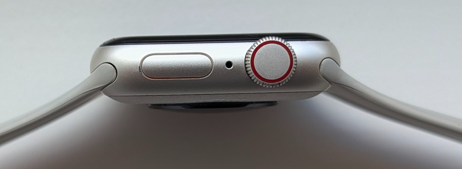 Apple Watch SE (2nd Gen) [GPS + Cellular 40mm] Starlight Aluminum + sport band