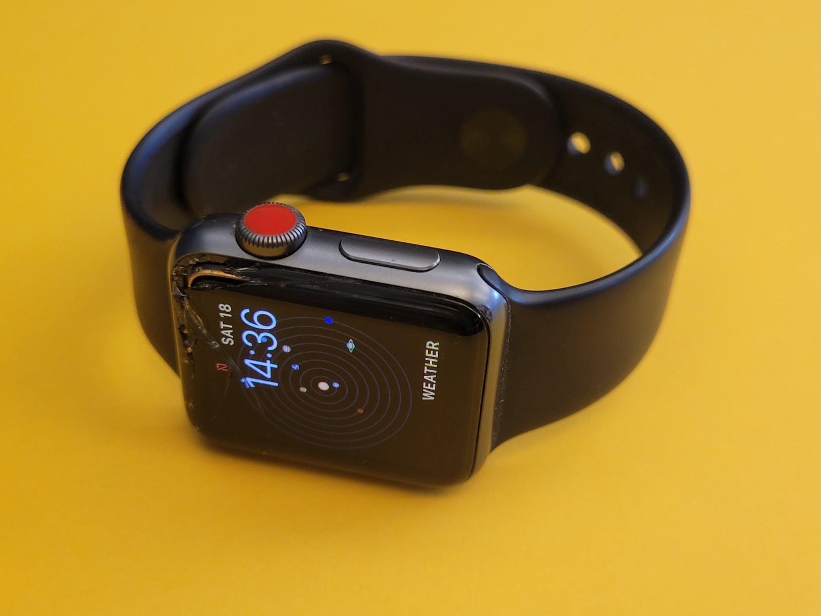 Apple Watch Series 3 Space Gray 38mm Case LTE – Broken Screen For Parts As Is