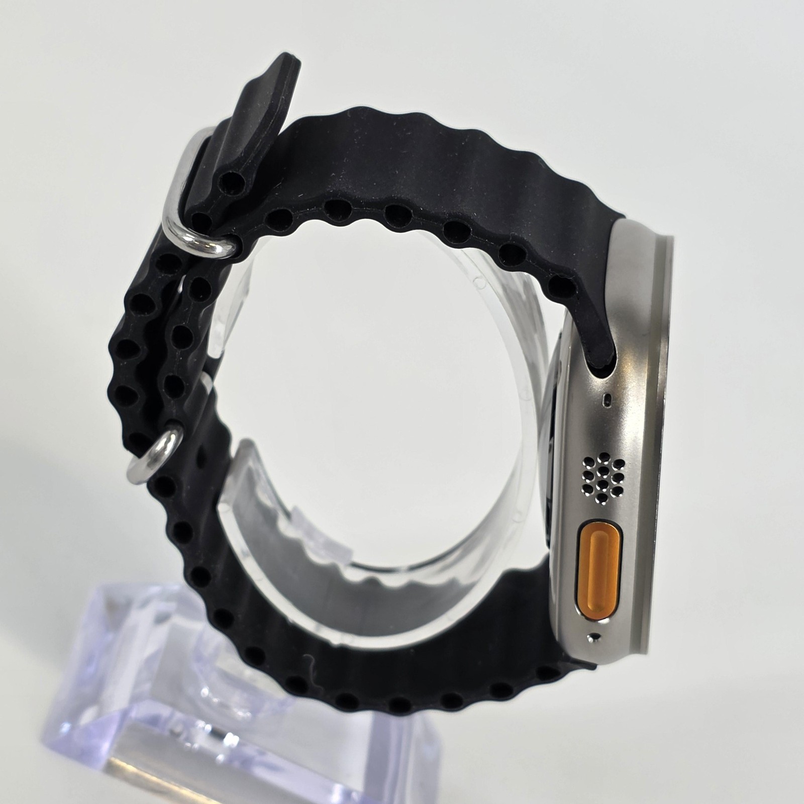 Apple Watch (Ultra) 49mm Titanium (LTE) w/ Black Ocean Band – Excellent