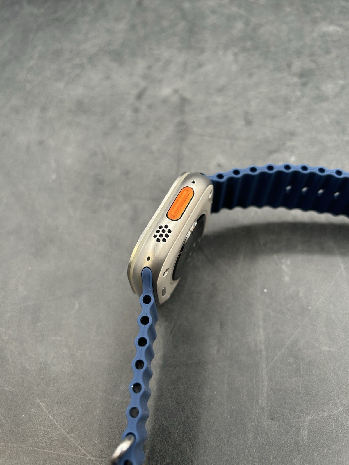 Apple Watch Ultra 2 49mm Titanium Case Blue Ocean GPS+Cell One Size (RE*NEWED)
