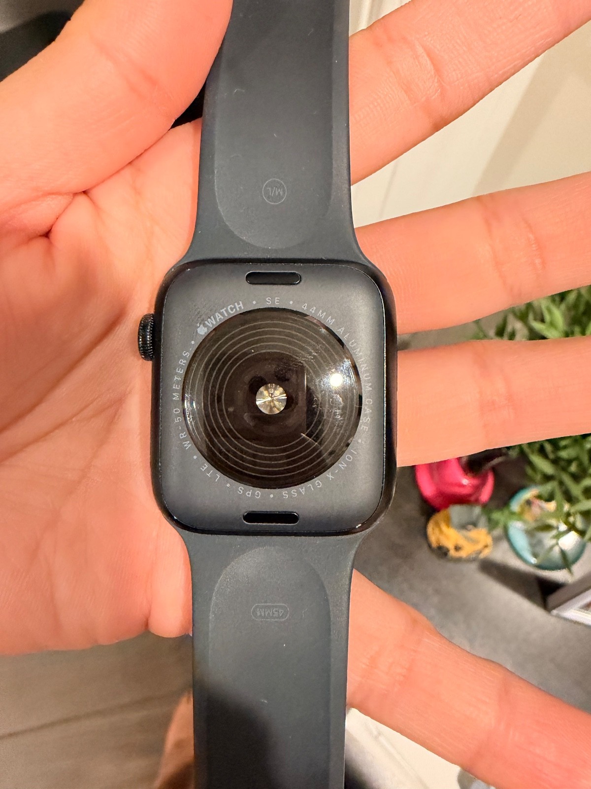 Apple Watch SE (2022) 44mm Midnight Aluminum Case with Sport Band, S/M (GPS +…
