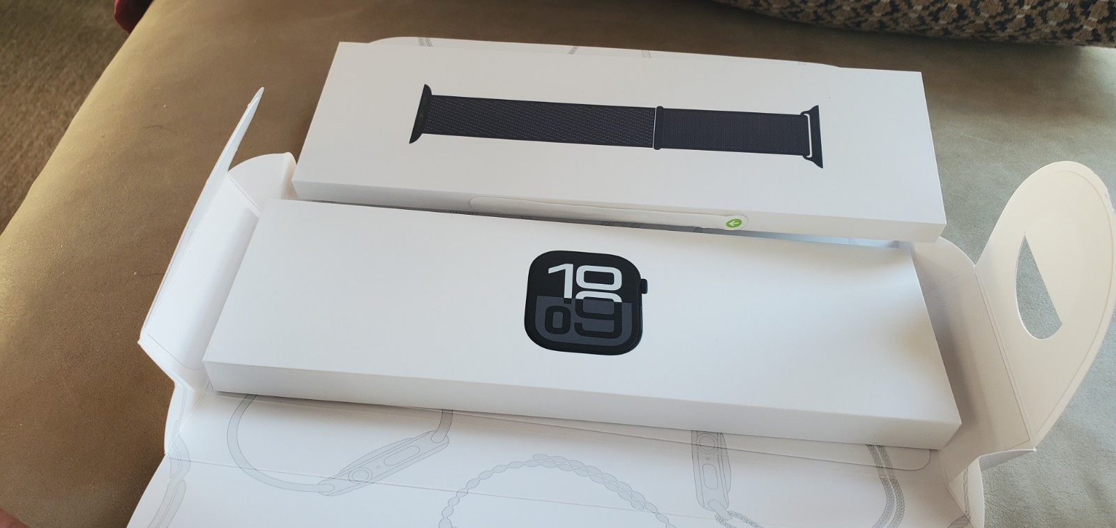 Apple Watch Series 10 46mm GPS Jet Black w/ M/L Black Sport Band MWWQ3LW/A