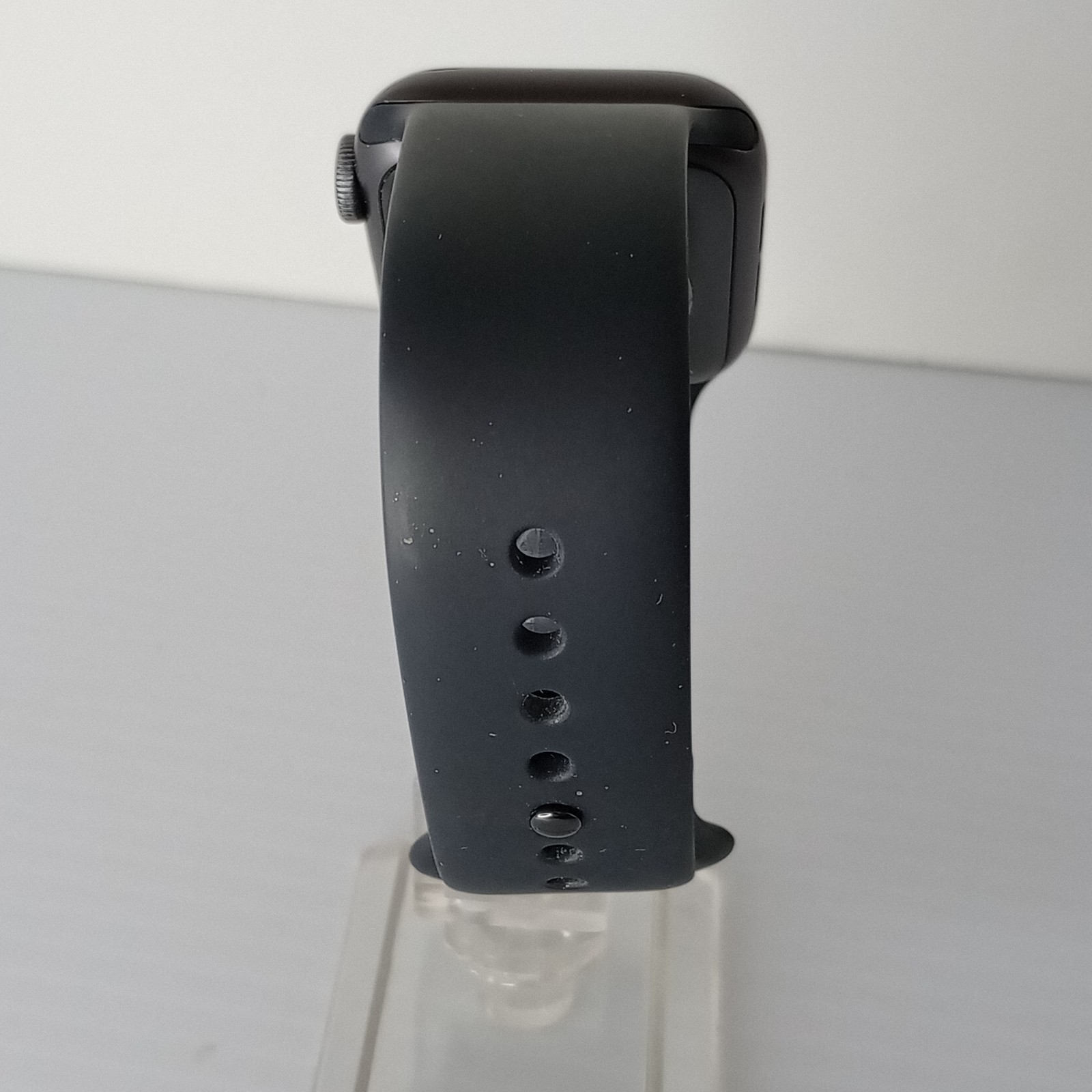Apple Watch Series 5 40mm Space Gray 90% Battery smartwatch Bundle Unlocked