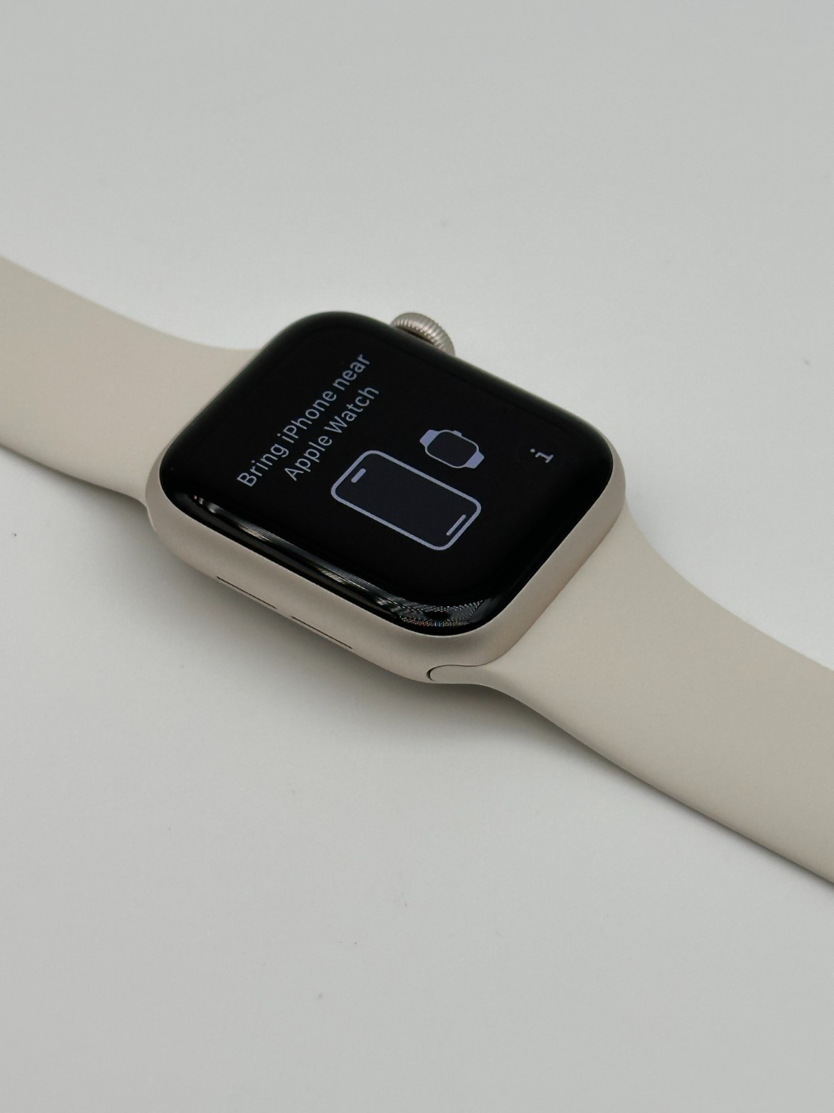 Apple Watch SE 3 40mm Starlight Aluminum – Starlight Sport Band MEH54LW/A
