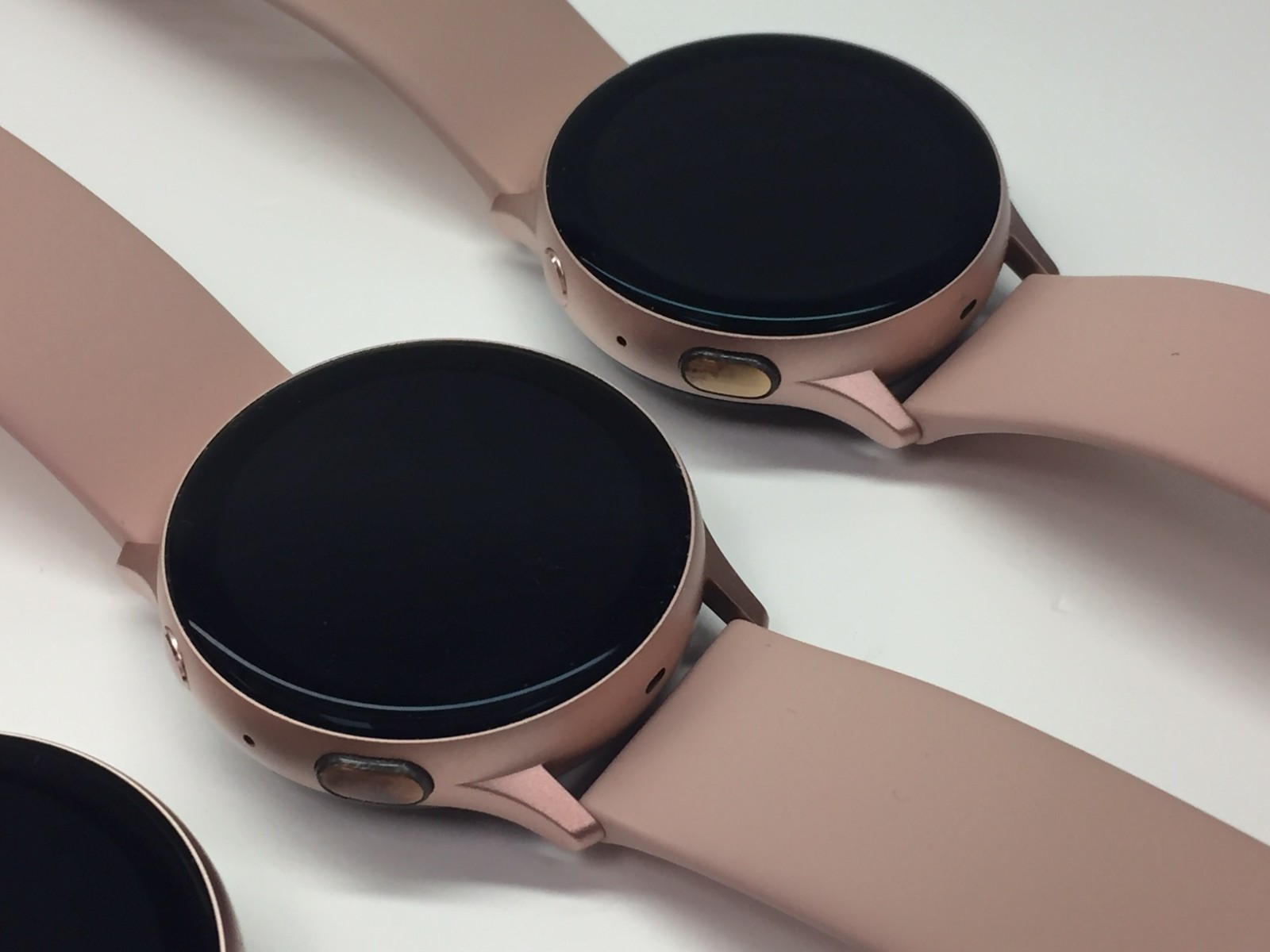 AS IS – LOT OF 4 Samsung Galaxy Watch Active 2 SM-R830. SM-R820. SM-R835