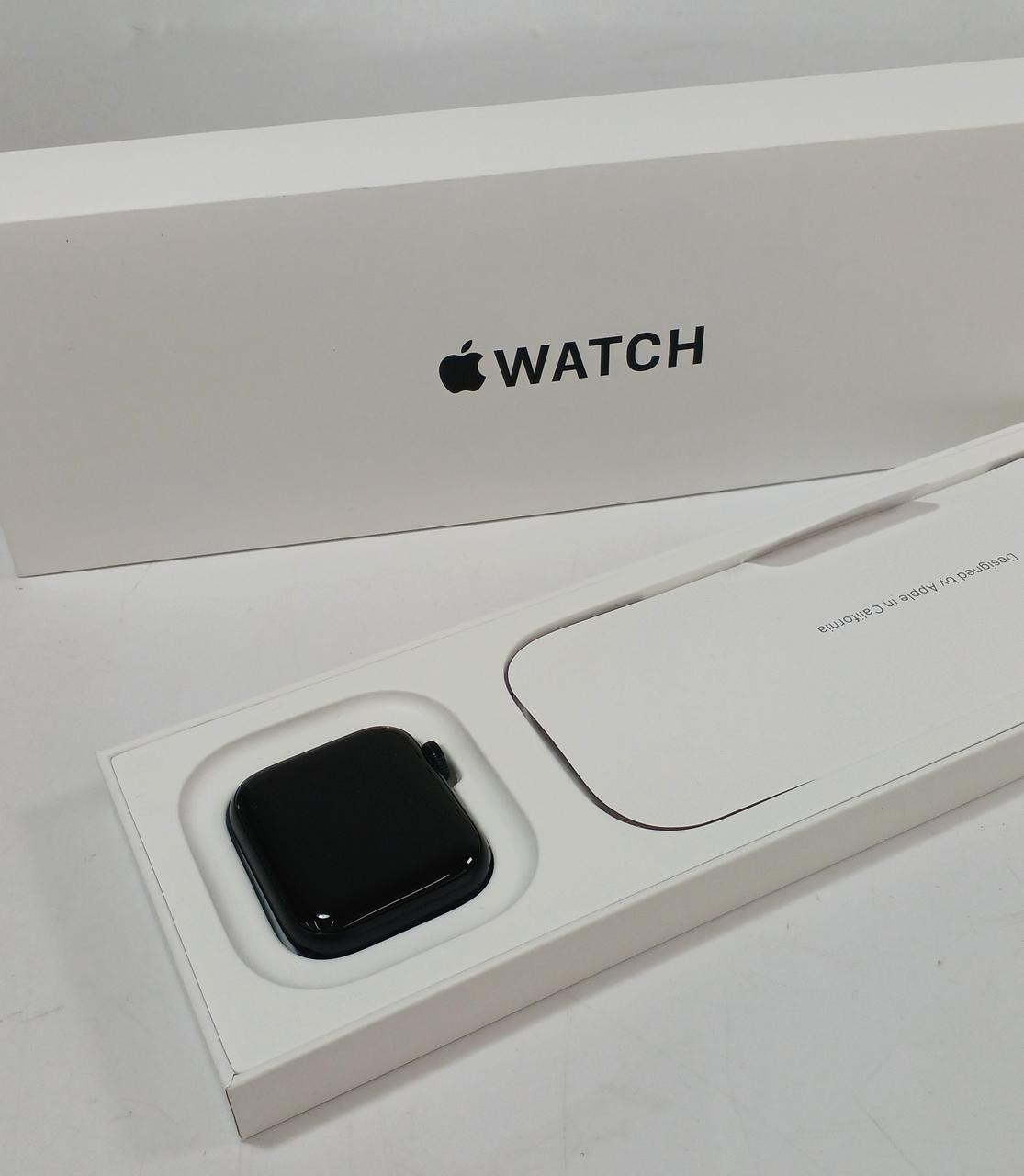 Apple Watch SE 3rd Gen MEHC4J/A Smartwatch 64GB Near Mint Condition