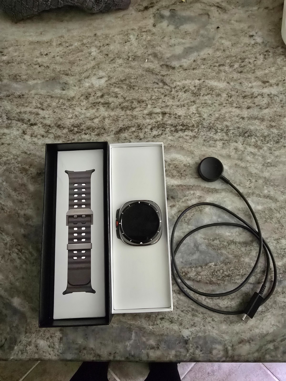galaxy watch ultra 47 mm titanium silver used once excellent condition