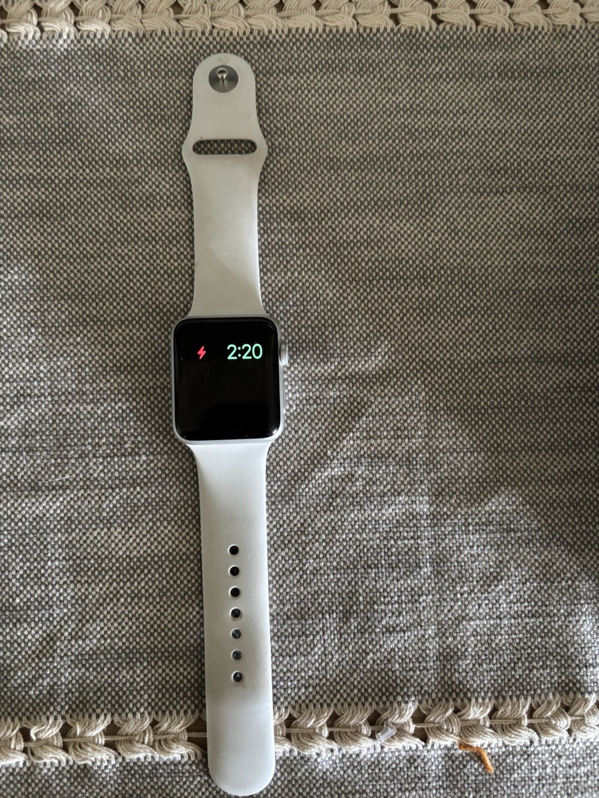 Apple Watch Series 3 42 mm Silver Aluminum Case White Sport Band Smartwatch-NEW