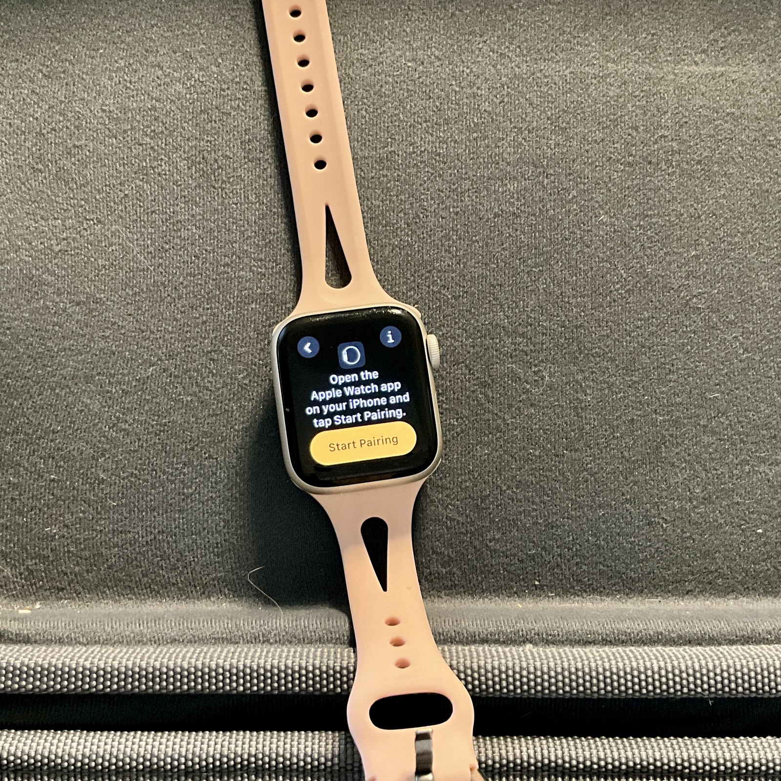 Apple Watch SE (GPS + Cellular) 44mm Silver Aluminum Pink Sand Sport Band