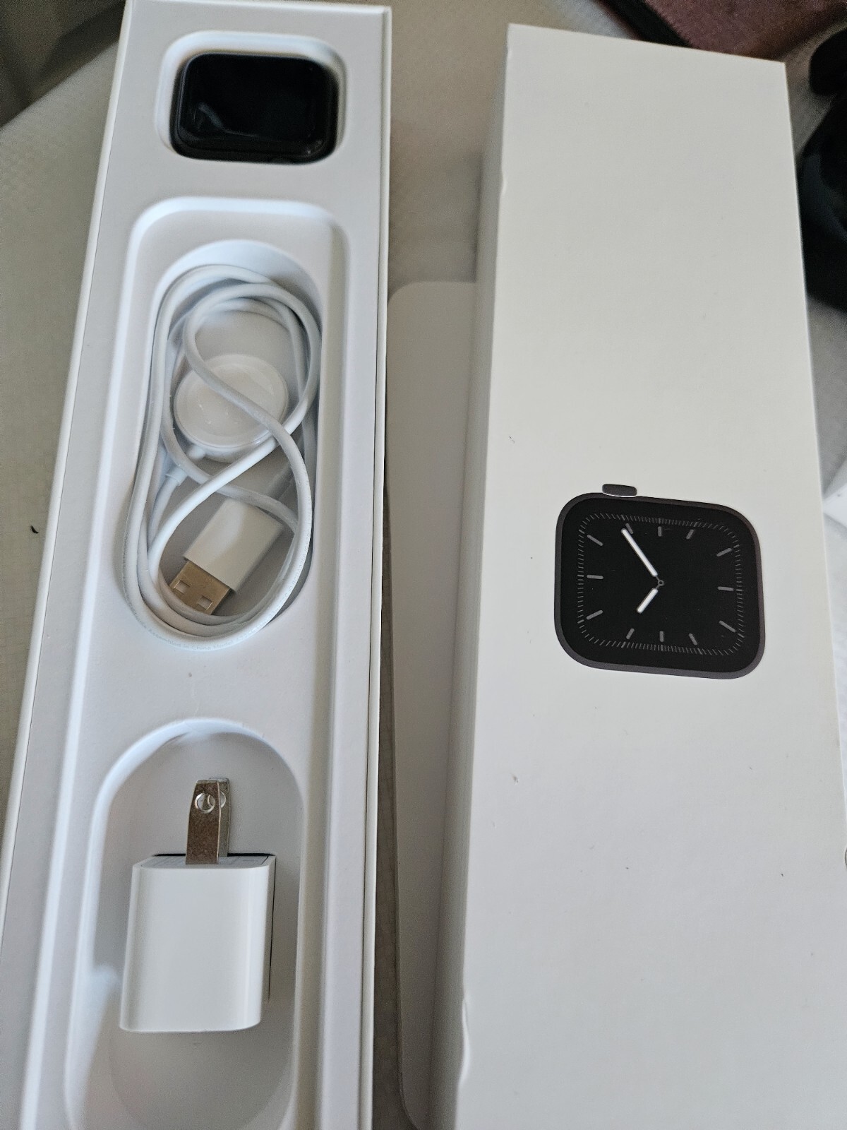 Apple Watch Series 5 40mm GPS – Aluminum Case – Open Box. Unlocked Black