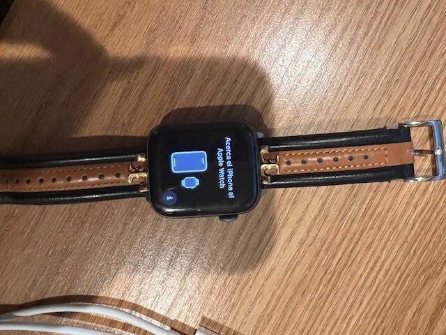 APPLE WATCH SERIES 5 44MM MODEL A2093 TORY BURCH LEATHER STRAP