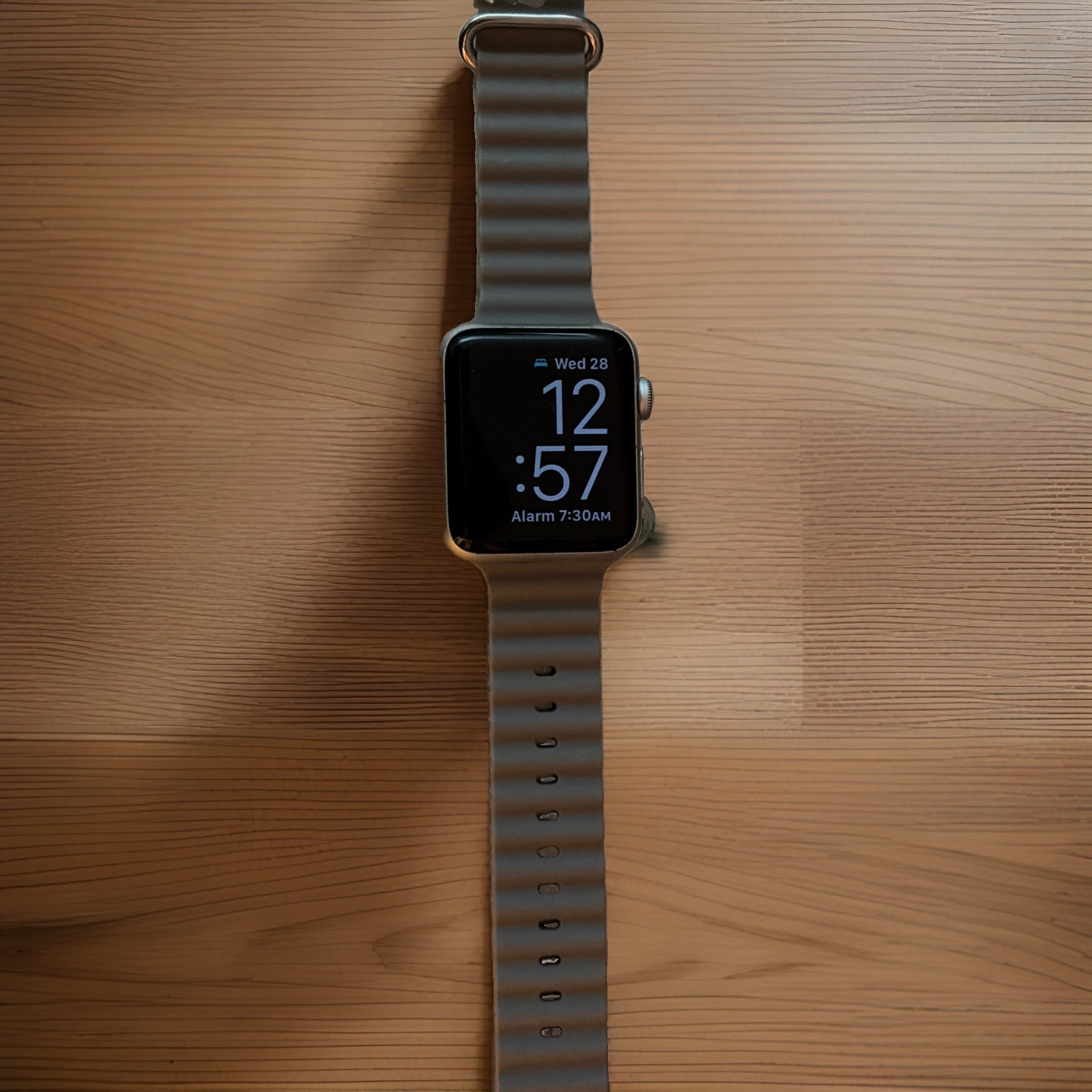 Apple Watch Series 3 42mm Silver Aluminium W/ silver sport band