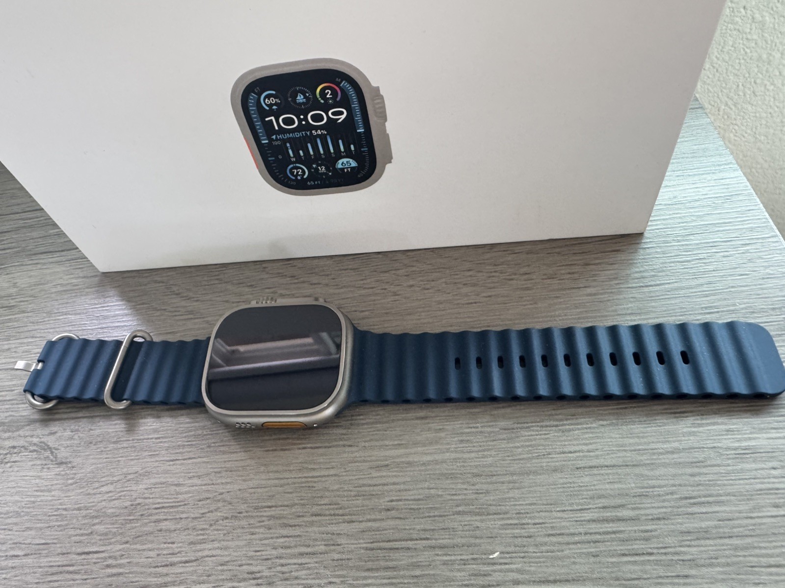 Apple Watch Ultra 2 49mm Cellular Titanium w/ Blue Ocean Band