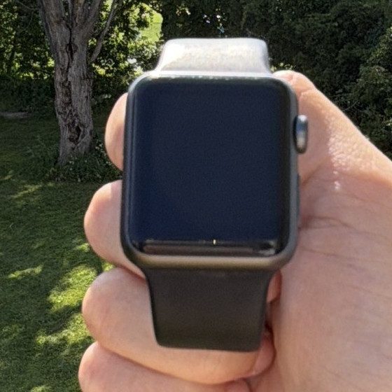Apple Watch Series 1 38mm Space Gray Aluminum, Black Rubber Band, iOS