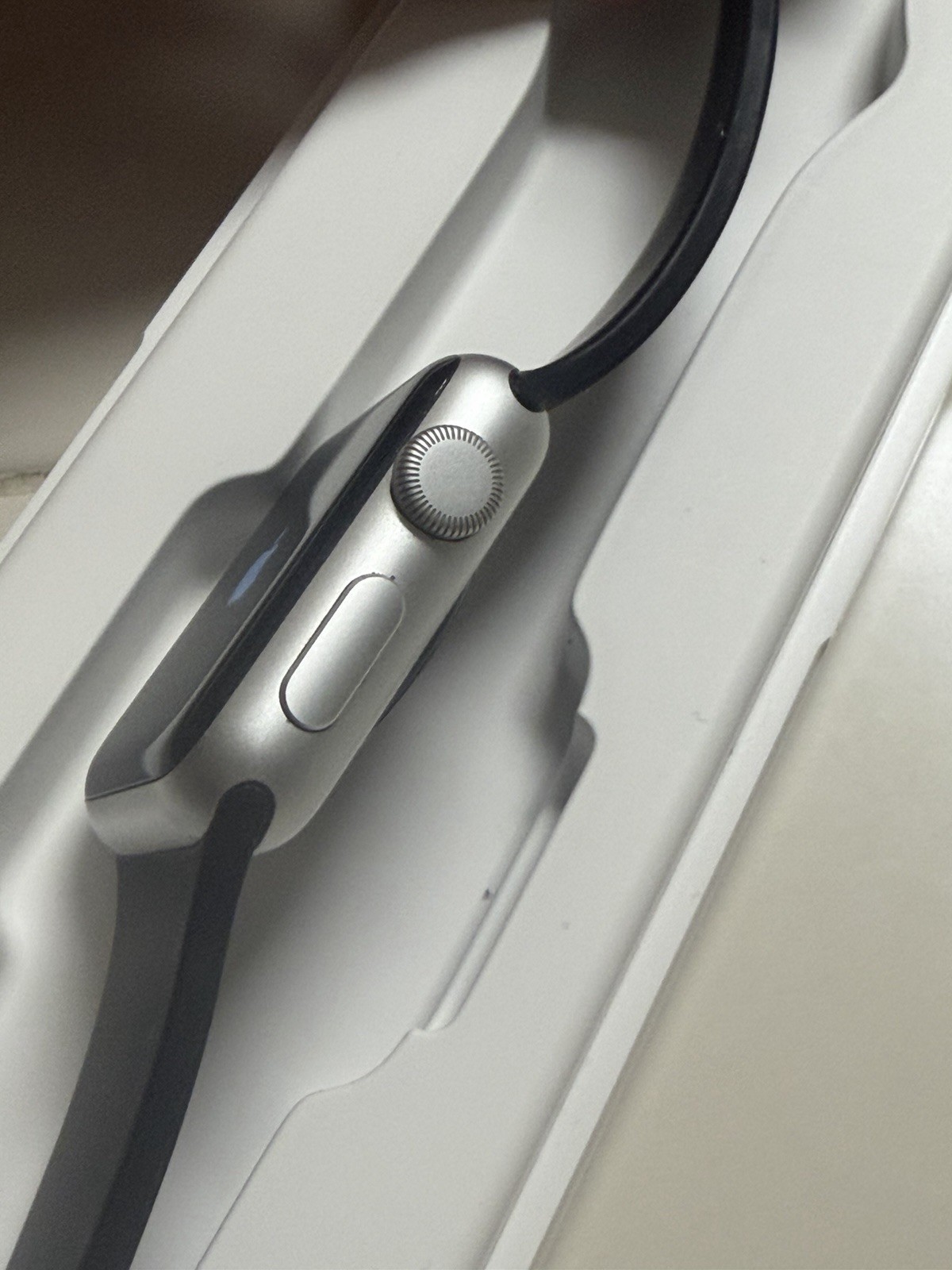 APPLE WATCH 7000 SERIES 2015 W/Black Rubber band USED