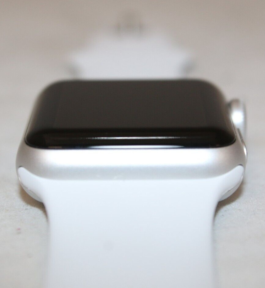 Apple Watch Series 3 38mm silver Aluminum Case with white Band