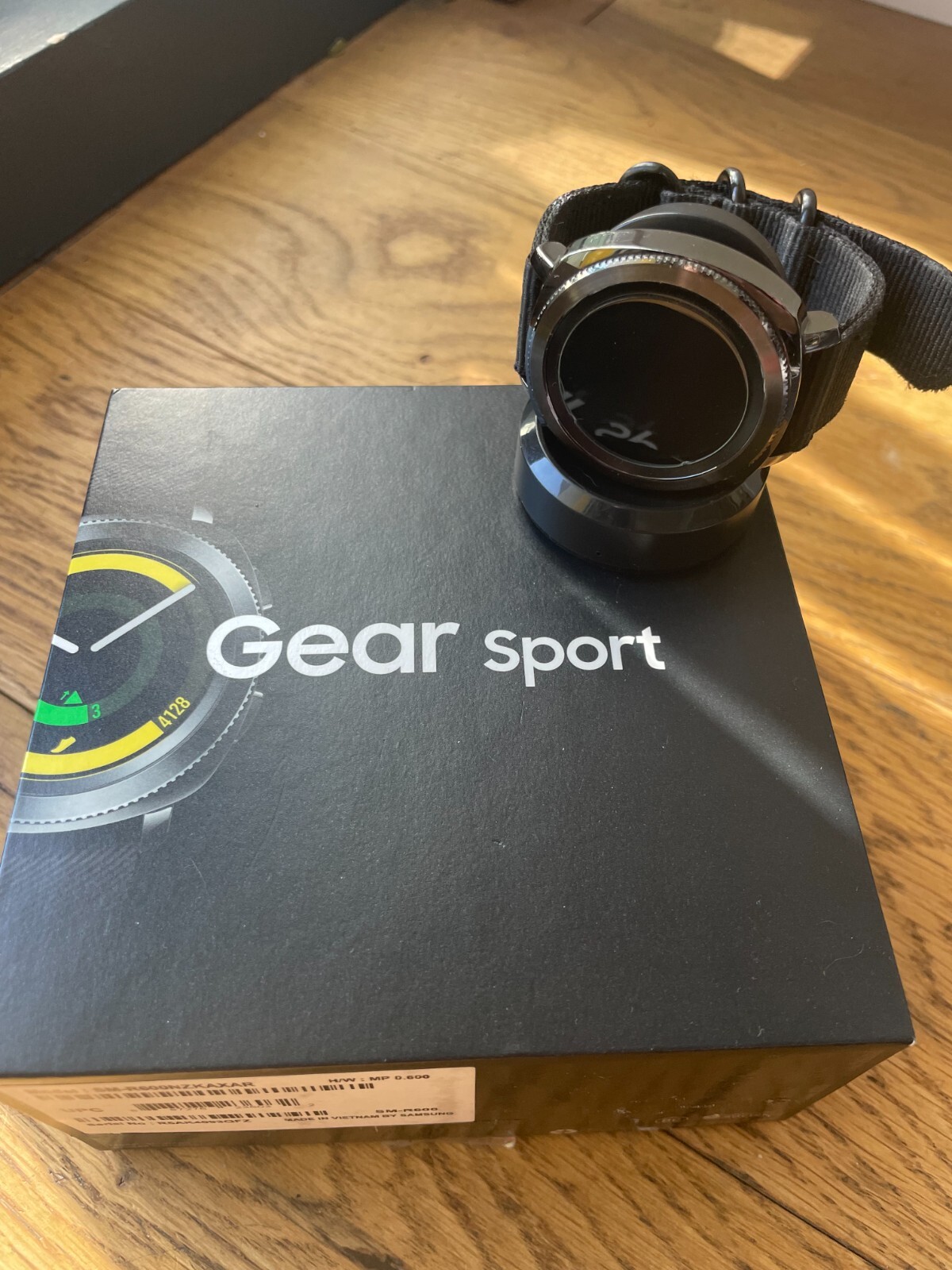 Samsung Gear Sport, Silver with TEN bands *FOR PARTS*