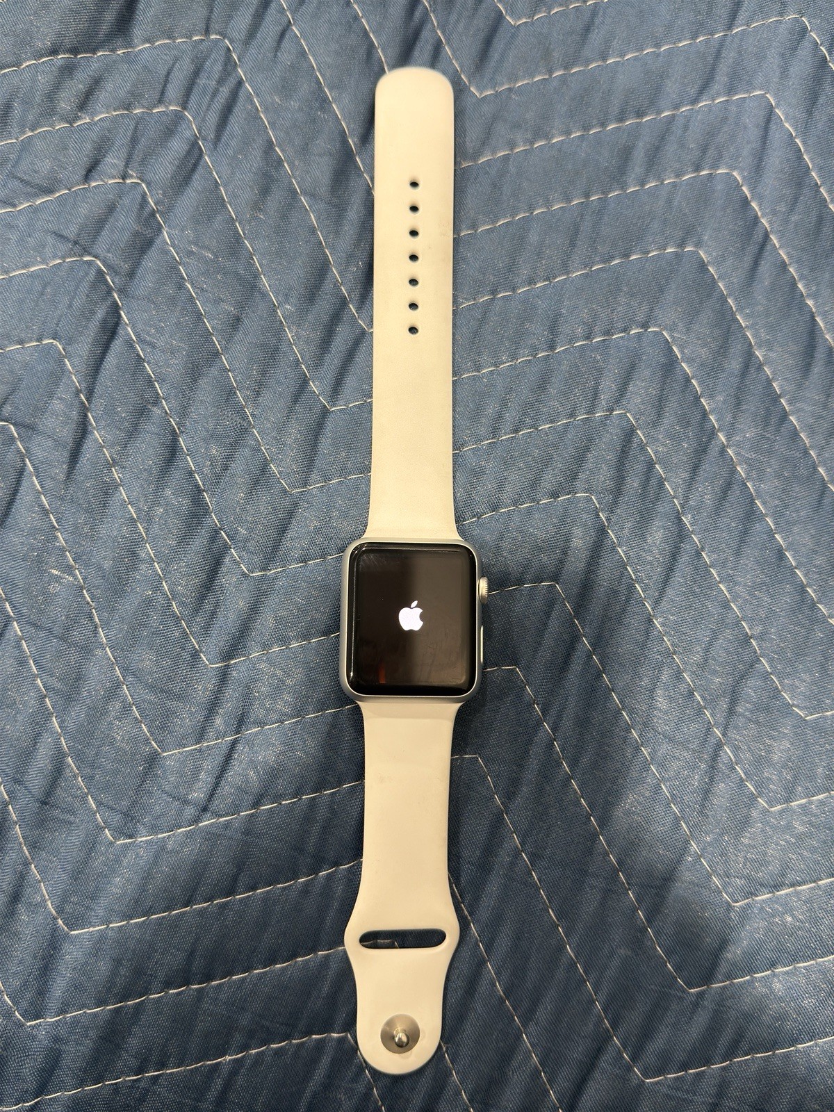 Apple Watch Sport Series 7000 42mm Aluminum Case White Silicone Band Untested