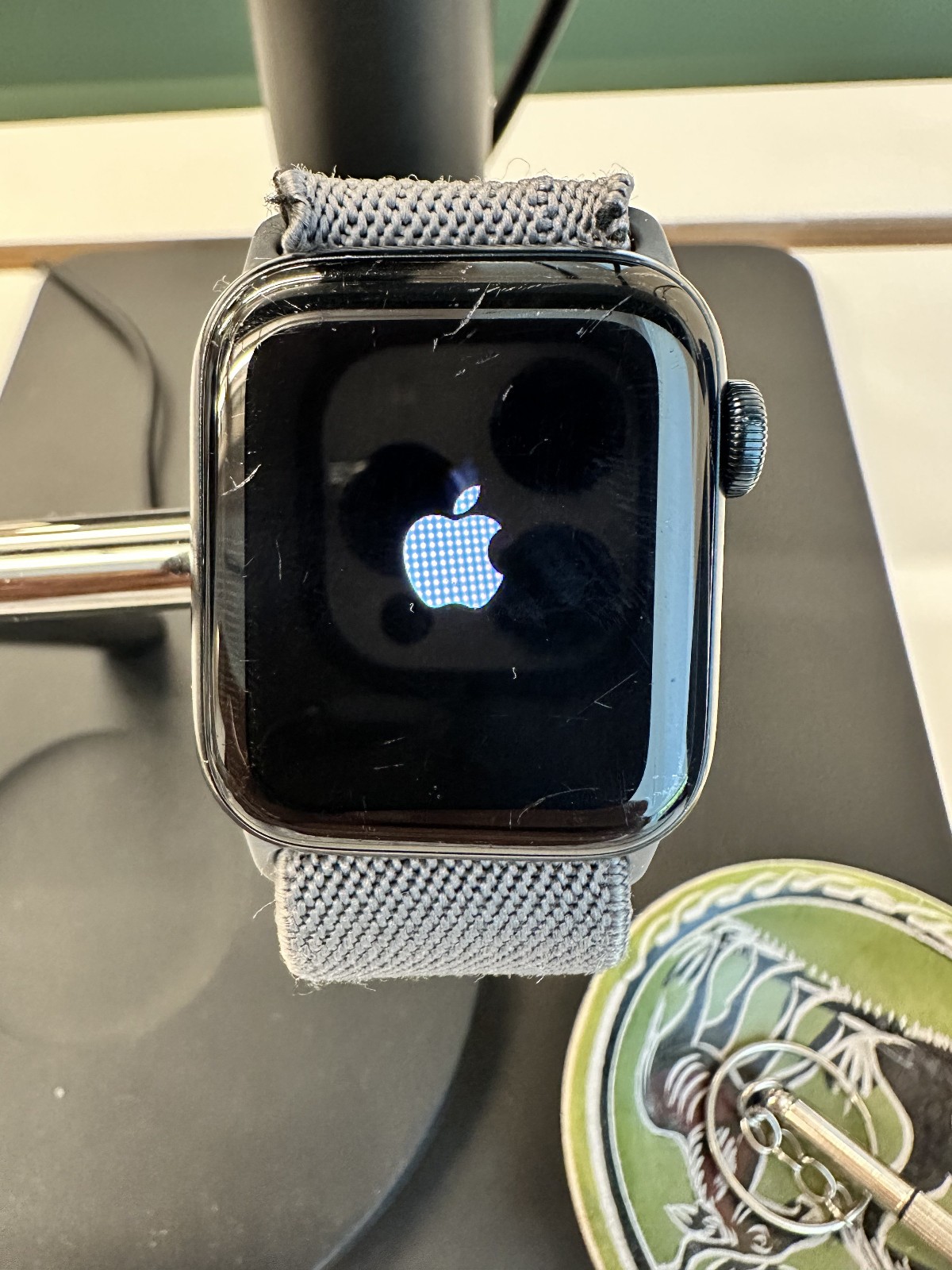 Apple Watch SE (2nd Generation) 40mm Midnight Aluminium Case with Midnight Sport