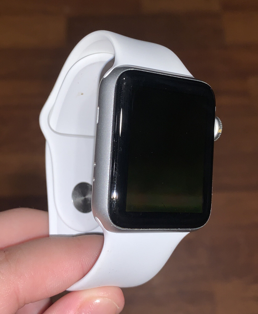 Apple Watch Series 3 GPS 42mm Silver Aluminum Case White Sport Band – MTF22LL/A