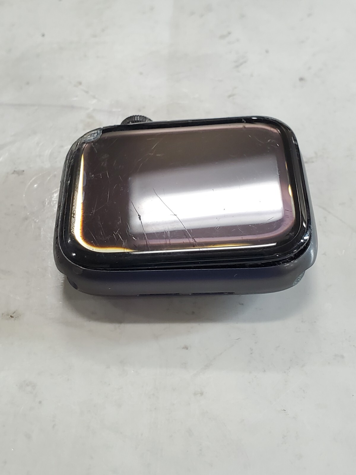 Apple Watch Series SE 44mm A2353 GPS + Cellular Space Gray Aluminum – Fo – 373B
