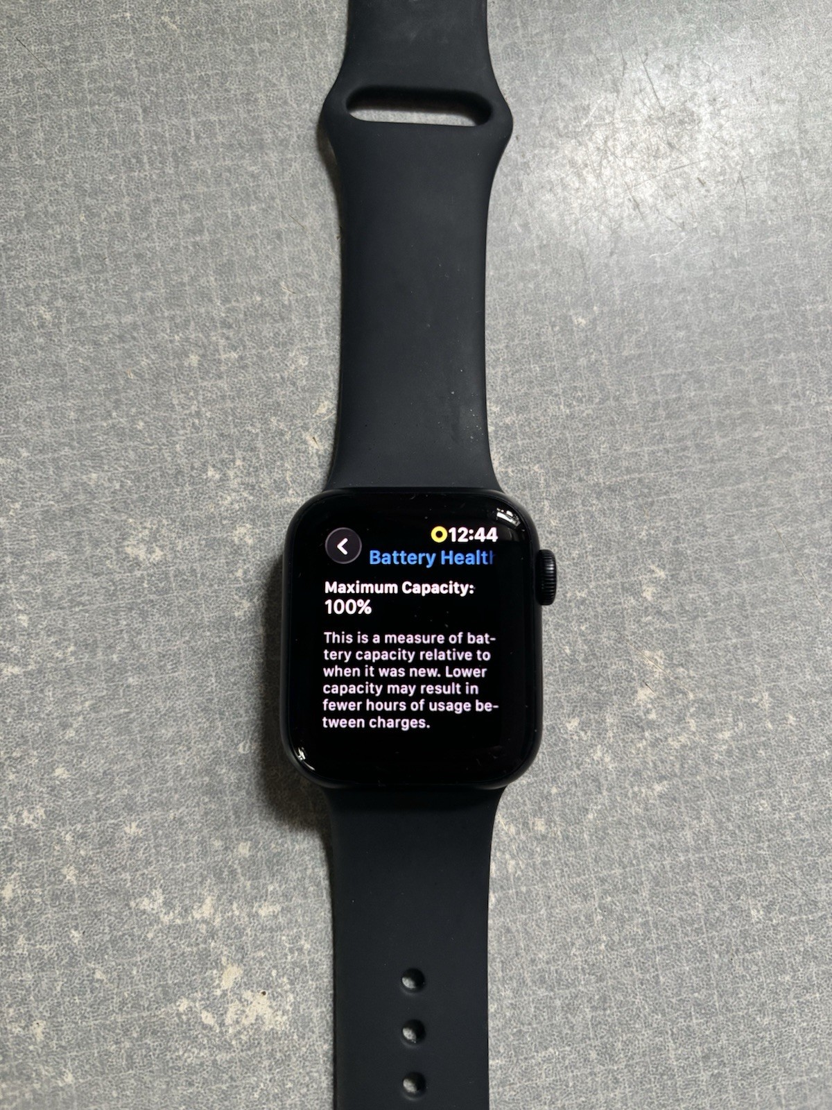 Apple Watch SE Gen 3 GPS 40mm Midnight Aluminum with Midnight Sport Band S/M
