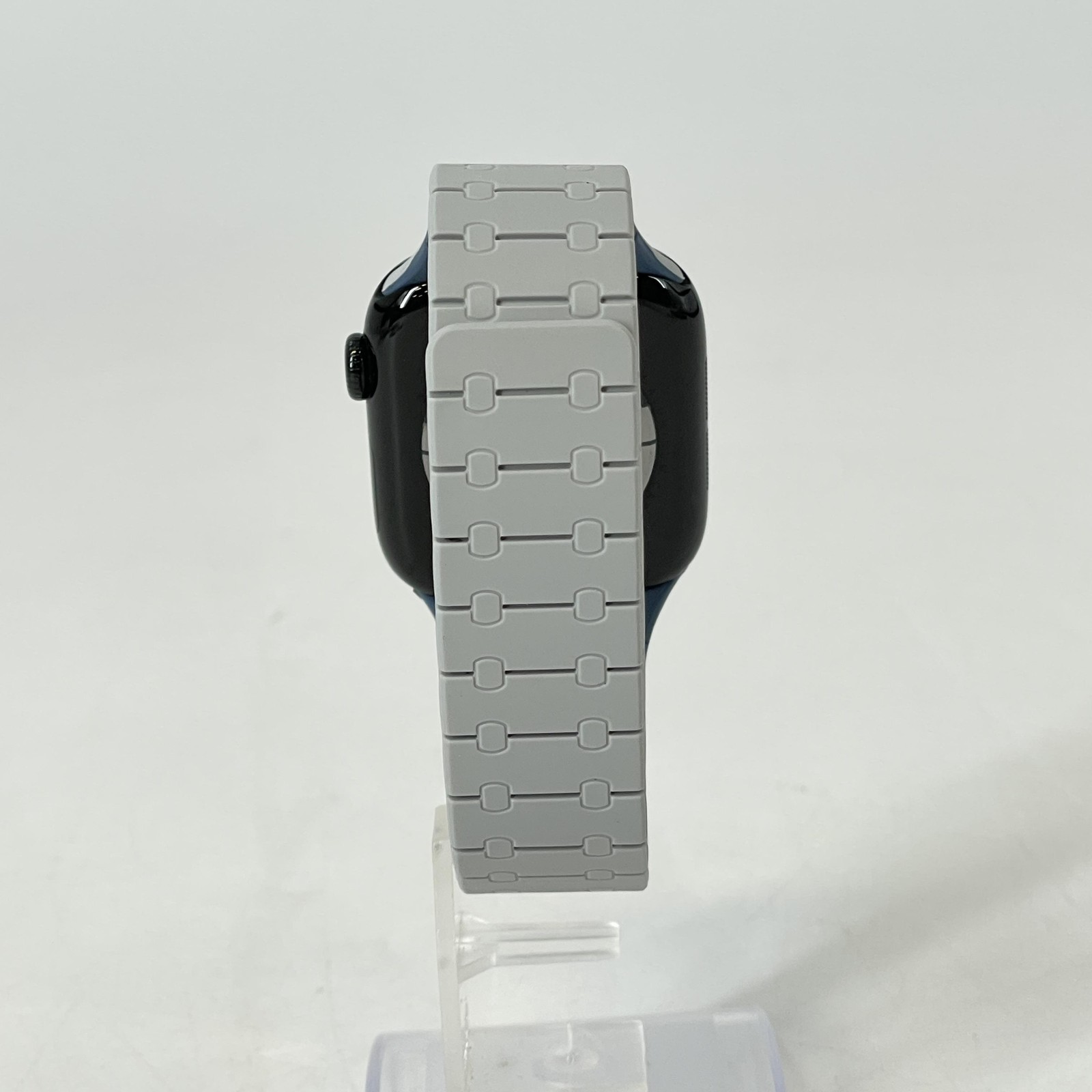 Apple Watch (Series 10) 42mm Jet Black Aluminum (GPS) w/ Magnetic Link – Good