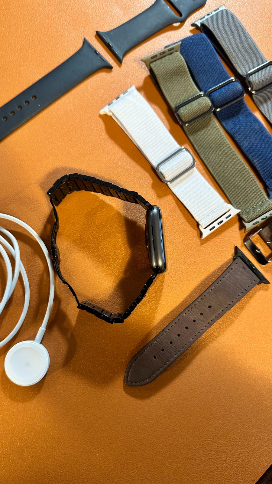 Apple Watch SE (1st Generation) 44mm Space Gray Aluminum Case with Midnight…