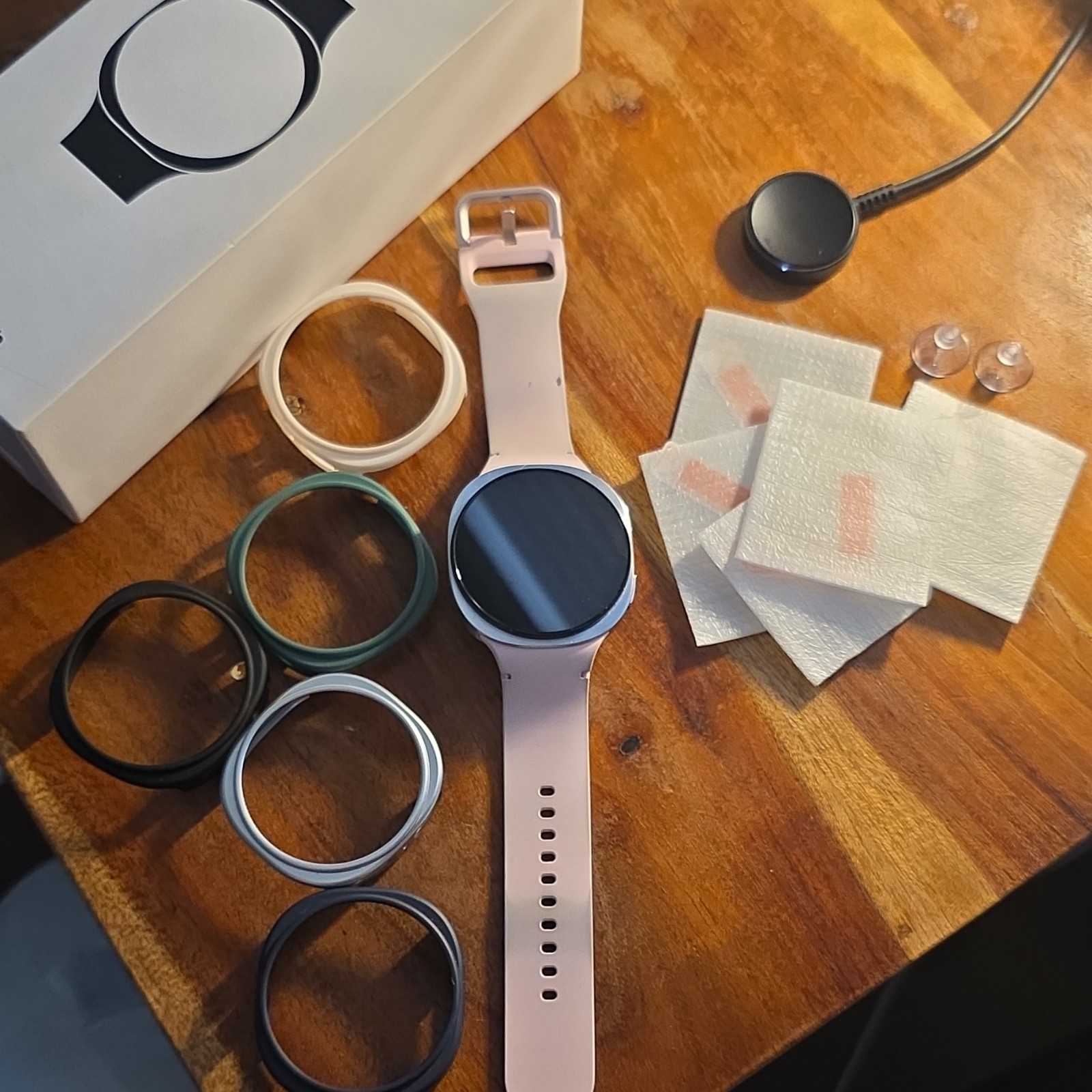 Samsung Galaxy Watch8 44mm Silver Aluminum Case Pink Silicone Band GPS Fitness