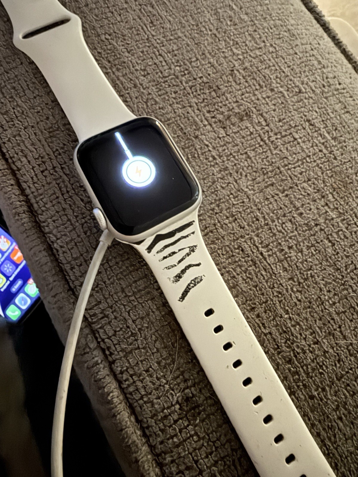 Apple Watch Series 6 GPS 40mm Silver Aluminum Case With White Sport Band