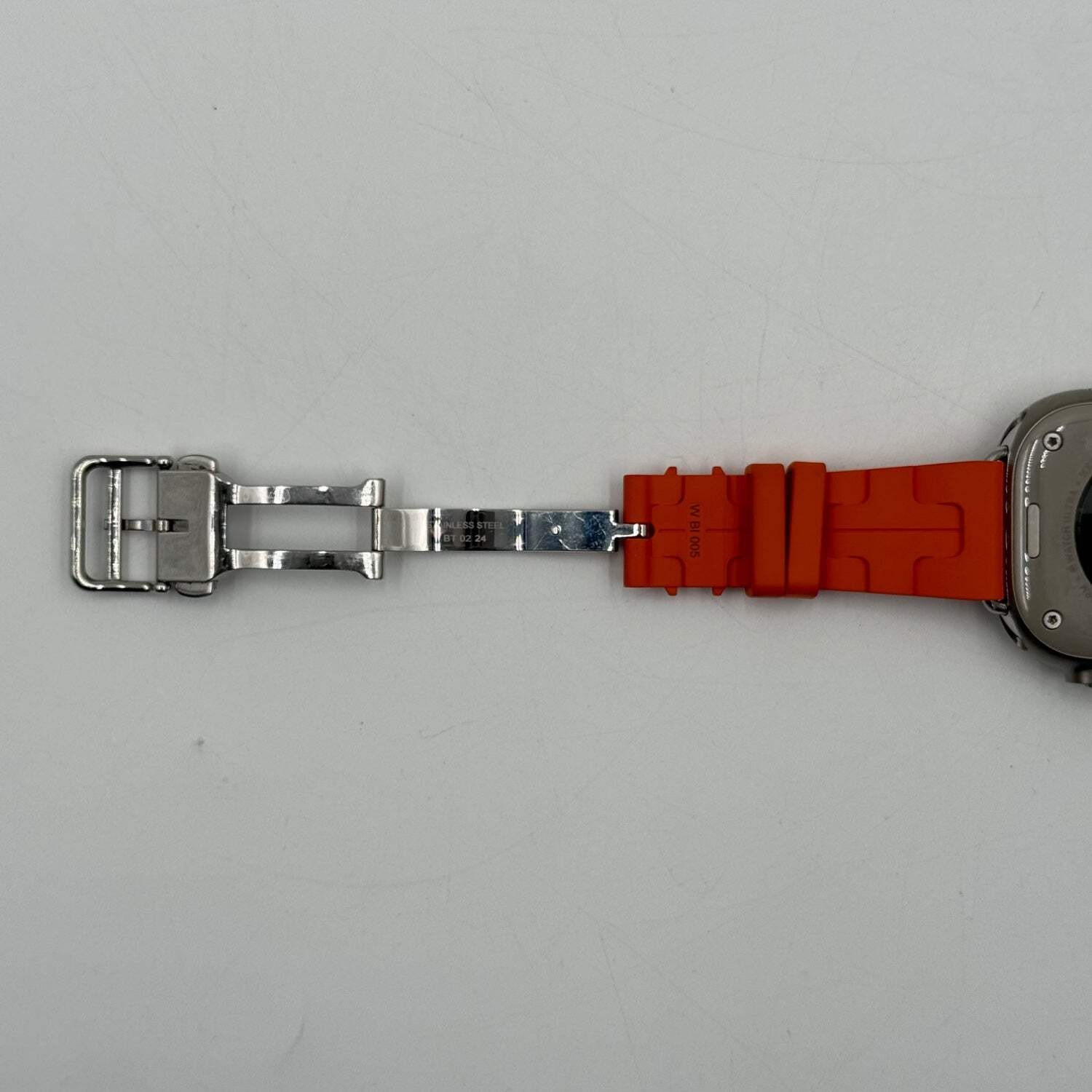 Unlocked Apple Watch Ultra 2 Hermès 49MM Natural Titanium With Orange Kilim Sing