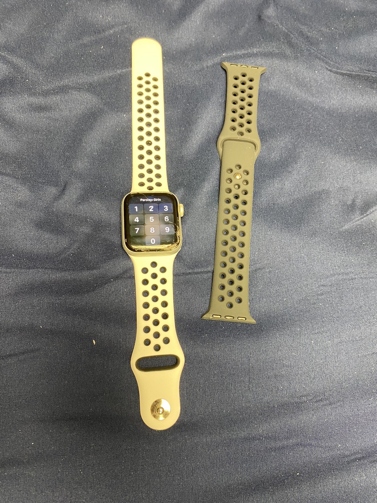 Apple Watch SE (2022) 40mm Silver Aluminum Case with White Sport Band, M/L (GPS)