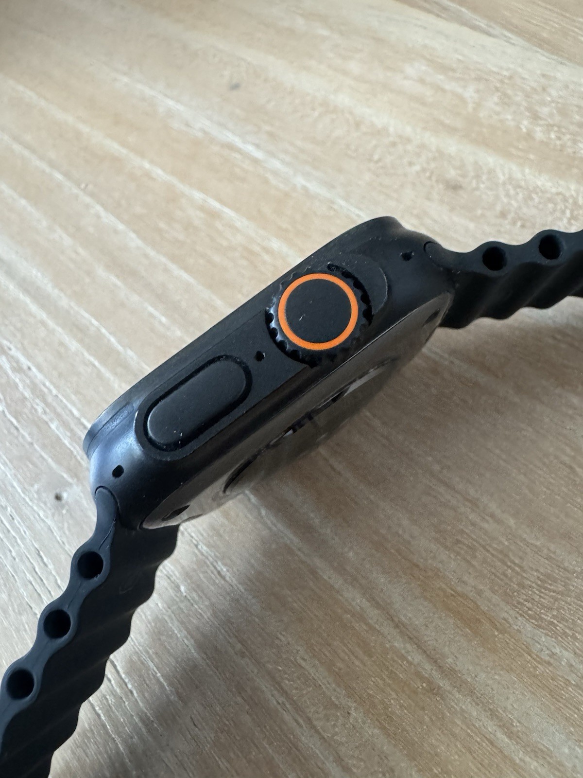Apple Watch Ultra 2 49mm Titanium (GPS + Cellular) LOCKED