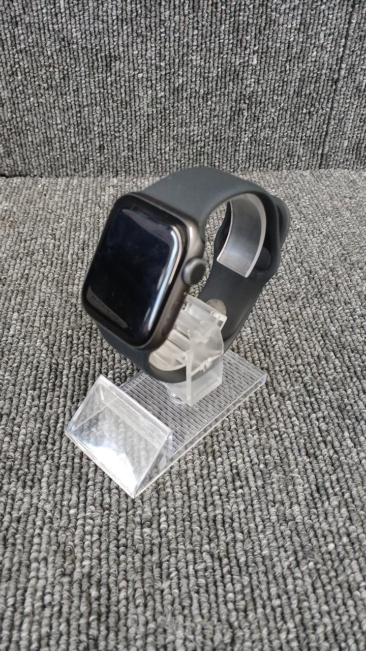 Apple Watch SE GPS 32GB Smartwatch Black Aluminum Body Only Tested