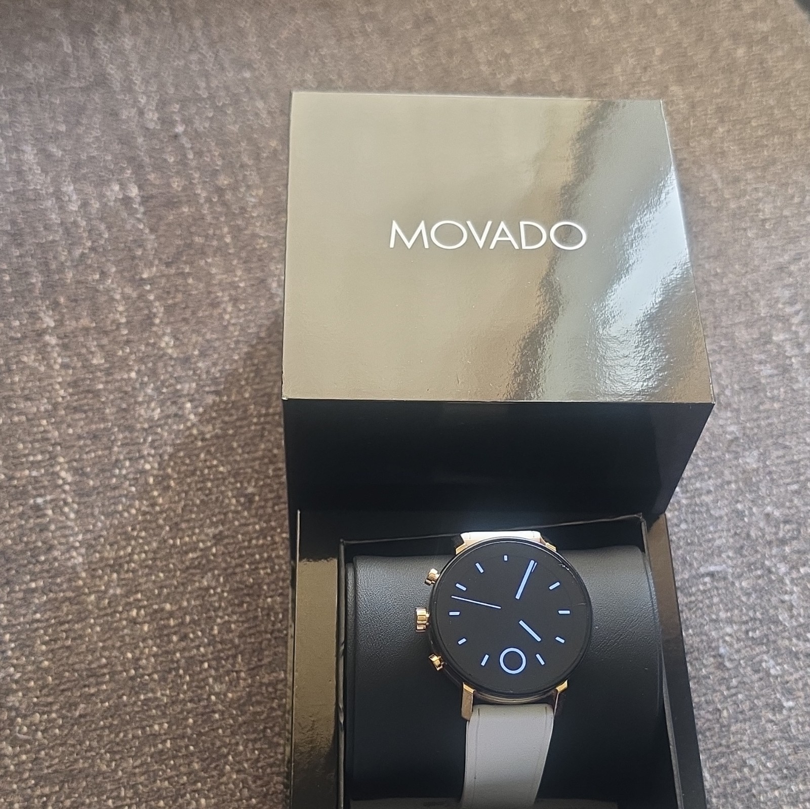 Movado Connect 2.0 40mm Gold Stainless Case White Silicone Band Wear OS 8GB